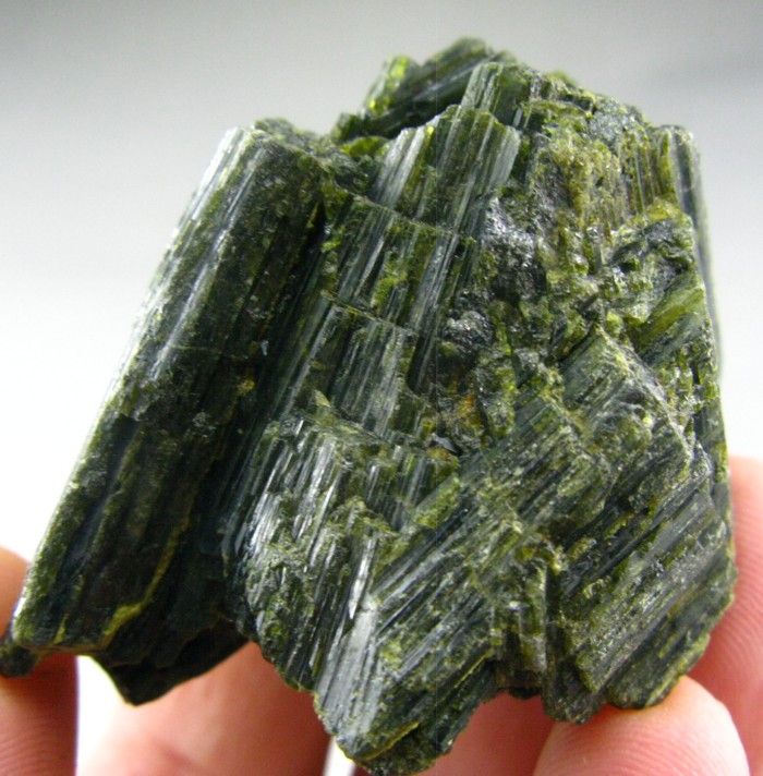 Beautiful Epidote helps manifest your dreams 4146